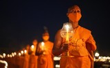 [ẢNH] Lung linh, huyền ảo ngày Makha Bucha 2021 tại Thái Lan