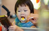 [ẢNH] Lời cảnh tỉnh sau video Thơ Nguyễn ‘xin vía học giỏi’ từ búp bê Kumanthong: Cha mẹ cần làm gì để bảo vệ trẻ? 