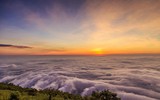 [ẢNH] Ngắm thời khắc bình minh tuyệt đẹp giữa 'biển mây' trên đỉnh núi Bà Đen