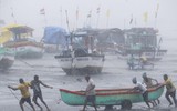 [ẢNH] Ấn Độ hứng chịu 'thảm họa kép' từ Covid-19 và siêu bão mạnh nhất 20 năm