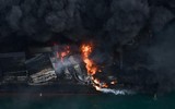 [ẢNH] Tàu chở axit bốc cháy dữ dội trên biển Sri Lanka