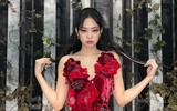 Jennie (BlackPink) ‘bùng nổ’ nhan sắc trong những lần diện trang phục tông đỏ