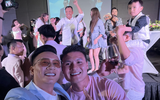 Đám cưới Bùi Tiến Dũng và bạn gái Ukraine: Quang Hải, Văn Hậu cùng dàn nghệ sĩ ăn tiệc ‘đặc biệt’ mừng chiến thắng U23 Việt Nam