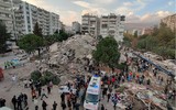 [Ảnh] Thổ Nhĩ Kỳ xuyên đêm giải cứu nạn nhân động đất