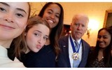[Ảnh] Cháu gái Finnegan - “vũ khí bí mật” của ông Joe Biden