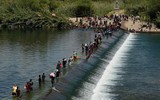 [Ảnh] Mỹ ứng phó với hàng nghìn người Haiti vượt biên giới Mexico, ‘đóng đô’ ở bang Texas