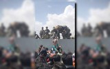 [Ảnh] Mỹ điều tra binh sĩ tự nhận là người ‘kéo em bé qua tường’ ở Afghanistan