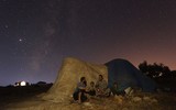 [ẢNH] Người dân Syria ngồi ngắm dải ngân hà trong khoảnh khắc bình yên hiếm hoi 