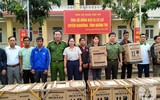 [ẢNH] Đoàn công tác Báo An ninh Thủ đô tặng bình lọc nước cho huyện biên giới Quảng Trị