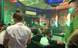 [Ảnh] Toàn cảnh vụ đột kích 'động' lắc trong quán karaoke