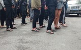Cận cảnh hơn 40 thanh, thiếu niên 'đầu trần' đi xe không biển bị Cảnh sát 141 hóa trang phát hiện, xử lý