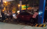 Cận cảnh hiện trường vụ tai nạn nghiêm trọng khiến 8 người bị thương ở cây xăng đường Láng