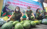 Phụ nữ Công an Thủ đô chung tay giúp bà con Bắc Giang tiêu thụ nông sản