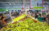 Hàng hóa thiết yếu ngập tràn các siêu thị ở Hà Nội