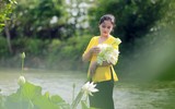 Ngắm đầm sen trắng tinh khôi, hiếm có ở Hà Nội