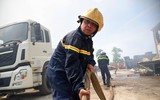 Cận cảnh hiện trường đám cháy hàng nghìn m2 nhà xưởng tại huyện Mê Linh