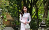 Nữ chiến sỹ Công an Hà Nội duyên dáng, khoe sắc trong tà áo dài truyền thống