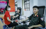 Hàng trăm chiến sĩ Cảnh sát cơ động tham gia hiến máu tình nguyện