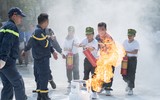 Học sinh Hà Nội học cách sinh tồn, thoát hiểm khi có cháy