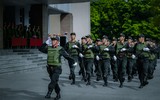 Hình ảnh ấn tượng của Cảnh sát cơ động tập huấn điều lệnh võ thuật dưới nắng thu Hà Nội