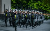 Hình ảnh ấn tượng của Cảnh sát cơ động tập huấn điều lệnh võ thuật dưới nắng thu Hà Nội