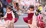 Đường phố Hà Nội nhộn nhịp không khí Noel 