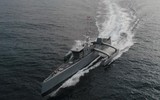[ẢNH] Khu trục hạm USS Michael Monsoor diễn tập điều khiển khí tài không người lái 