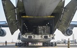 [ẢNH] Mỹ dùng máy bay vận tải khổng lồ viện trợ vật tư y tế cho Ấn Độ