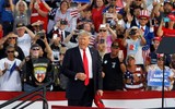 [ẢNH] Ông Donald Trump tổ chức mít tinh, chỉ trích mạnh mẽ chính quyền đương nhiệm