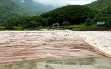 Mưa lớn gây sạt lở, ngập lụt tại nhiều tuyến đường miền Trung