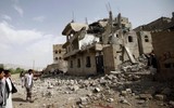 [[ẢNH]: Saudi Arabia ném bom sân bay Sanaa khi Houthi áp sát thành phố chiến lược