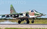 Su-25 Nga sống sót sau khi trúng đạn phòng không Ukraine ‘rách như tổ ong’