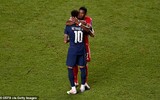 [ẢNH] Neymar ôm mặt khóc nức nở sau thất bại của PSG