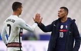 [ẢNH] Ronaldo gây sốt khi cười giòn tan cùng đàn em Mbappe