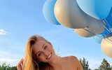 [ẢNH] Bạn gái Courtois 'nghiện' khoe thân với bikini