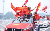 CĐV Việt Nam khuấy động không khí, 'tiếp lửa' thầy trò HLV Park