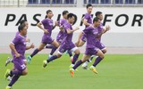ĐT Việt Nam tập 'cực sung' dưới mưa trước khi lên đường dự AFF Cup