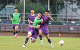 Tuyển Việt Nam dầm mưa 'luyện công' chờ quyết đấu Malaysia