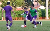 Công Phượng xỏ găng làm thủ môn trước trận gặp Campuchia