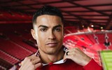 Ronaldo quảng bá áo đấu mới MU giữa tin đồn sang Chelsea