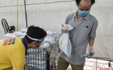 [ẢNH] Cận cảnh “Siêu thị mini 0 đồng’’ đầu tiên ở Hà Nội cho người lao động, sinh viên khó khăn vì giãn cách xã hội