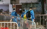 [Ảnh] Hình ảnh đầy cảm xúc khi 1.200 người ở Thanh Xuân Trung di dời khỏi điểm nóng...