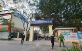 Hình ảnh mới nhất về ngày đầu tiên học sinh lớp 12 ở trung tâm Hà Nội trở lại trường