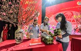 Xúc động hình ảnh công nhân Hà Nội về quê ăn tết Nhâm Dần với những món quà ấm áp sẻ chia