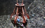 Cận cảnh gầu múc rác siêu khủng ở nhà máy điện rác đầu tiên hoạt động ở Hà Nội