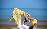 Ảnh trình diễn yoga tuyệt đẹp của đôi vợ chồng luôn cống hiến vì sức khỏe cộng đồng