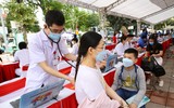 Xem 120 y bác sỹ khám sức khỏe hậu Covid-19 miễn phí cho người dân ở Hà Nội