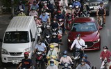 Hà Nội: Ngán ngẩm cảnh cố tình đi ngược chiều tại nút phân luồng thí điểm giảm ùn tắc ở đường Nguyễn Trãi
