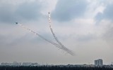 Tiêm kích Su-30MK2 trình diễn ấn tượng mở màn Triển lãm Quốc phòng quốc tế Việt Nam 2022