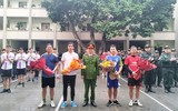 Chiến sỹ Cảnh sát cơ động Thủ đô tranh tài đấu bóng chuyền đầu Xuân Quý Mão
